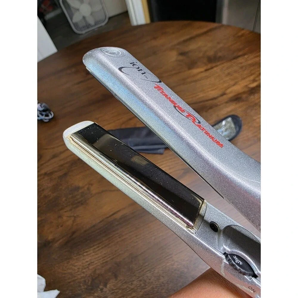 Titanium Ceramic‎ Travel Gator Iron 1 Inch Model: 301013 Intertek 3124232